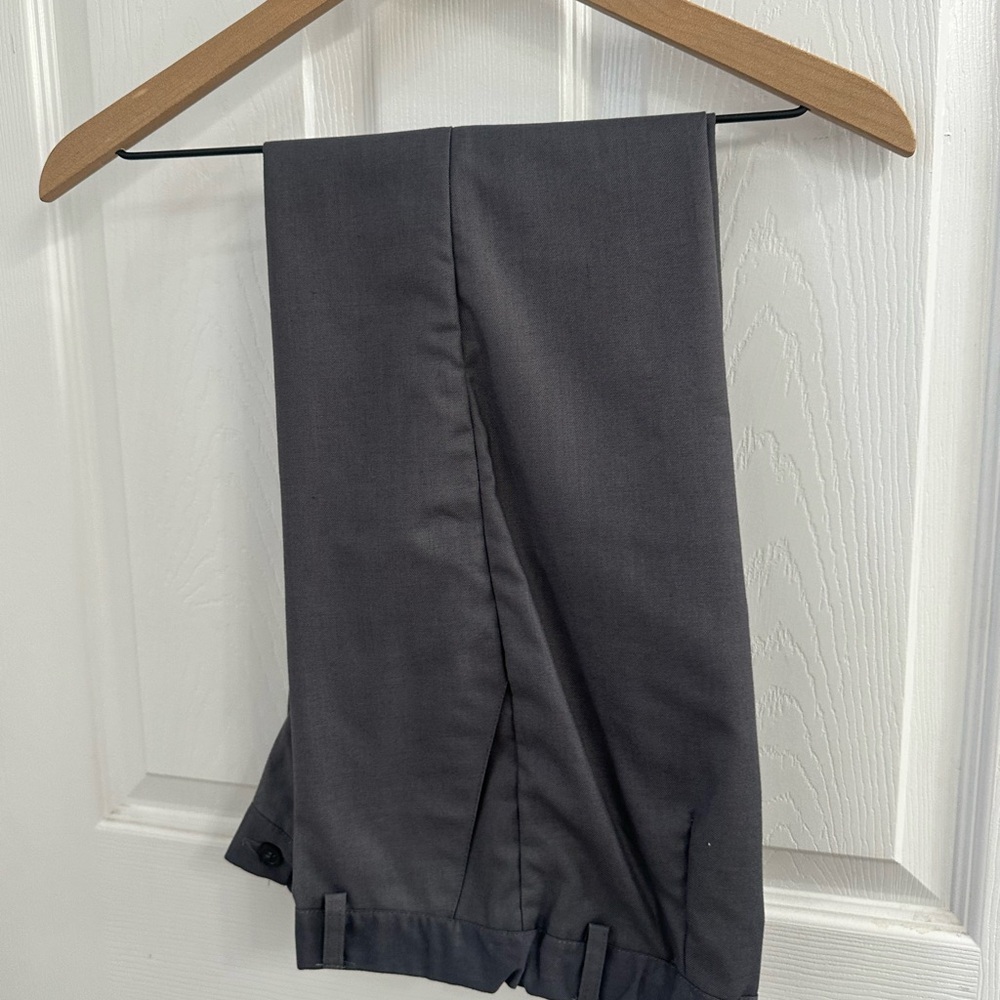 Classic Gray Boys 2 piece suit set (pants and jacket) - Picture 4 of 7